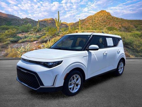 Used 2024 Kia Soul LX w/ Option Group 015 FWD image 9