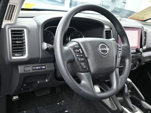 Used 2024 Nissan Frontier SV RWD image 15