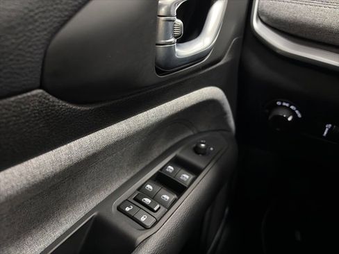 Used 2025 Jeep Compass Sport image 17