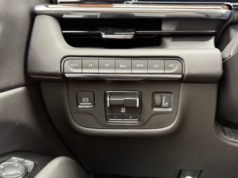 Used 2023 Cadillac Escalade Sport Platinum AWD/4WD image 18