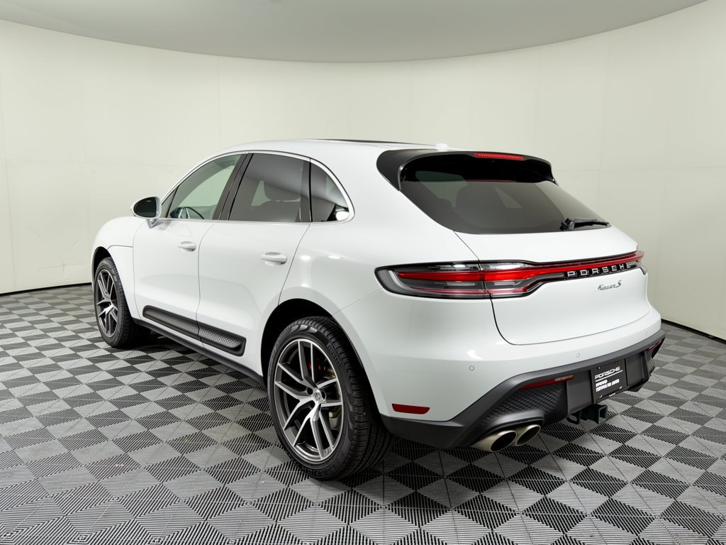 Certified 2022 Porsche Macan S AWD/4WD image 3