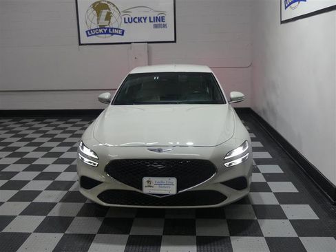 Used 2025 Genesis G70 2.5T image 3