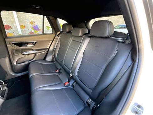 Used 2025 Mercedes-Benz GLC 300 4MATIC image 28