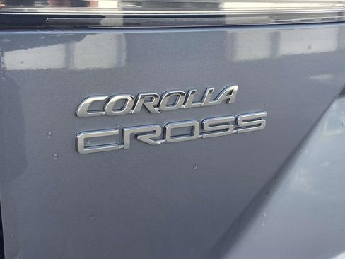 Used 2022 Toyota Corolla Cross LE AWD/4WD image 9