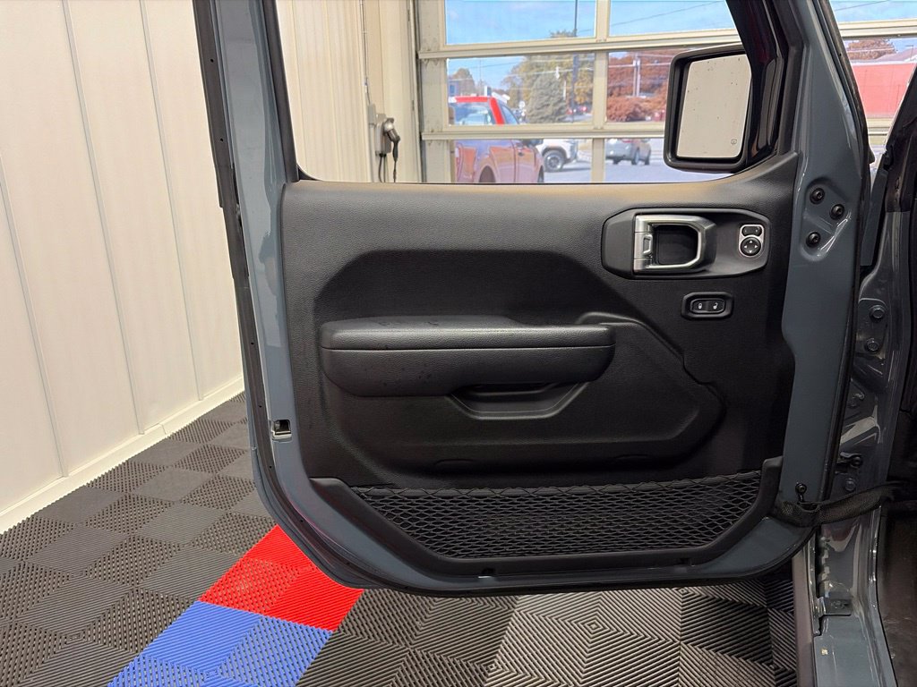 Used 2024 Jeep Wrangler Unlimited AWD/4WD image 11
