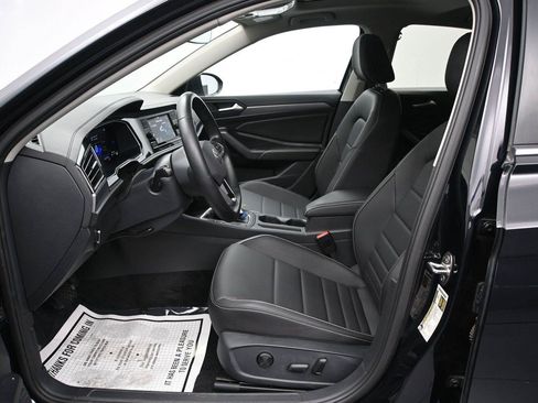 Certified 2024 Volkswagen Jetta SE w/ Panoramic Sunroof Package FWD image 6