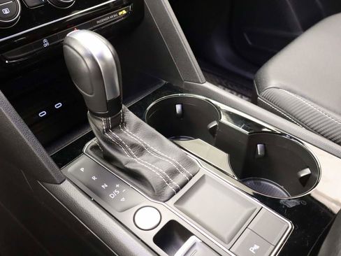 Used 2023 Volkswagen Atlas Cross Sport SE image 9