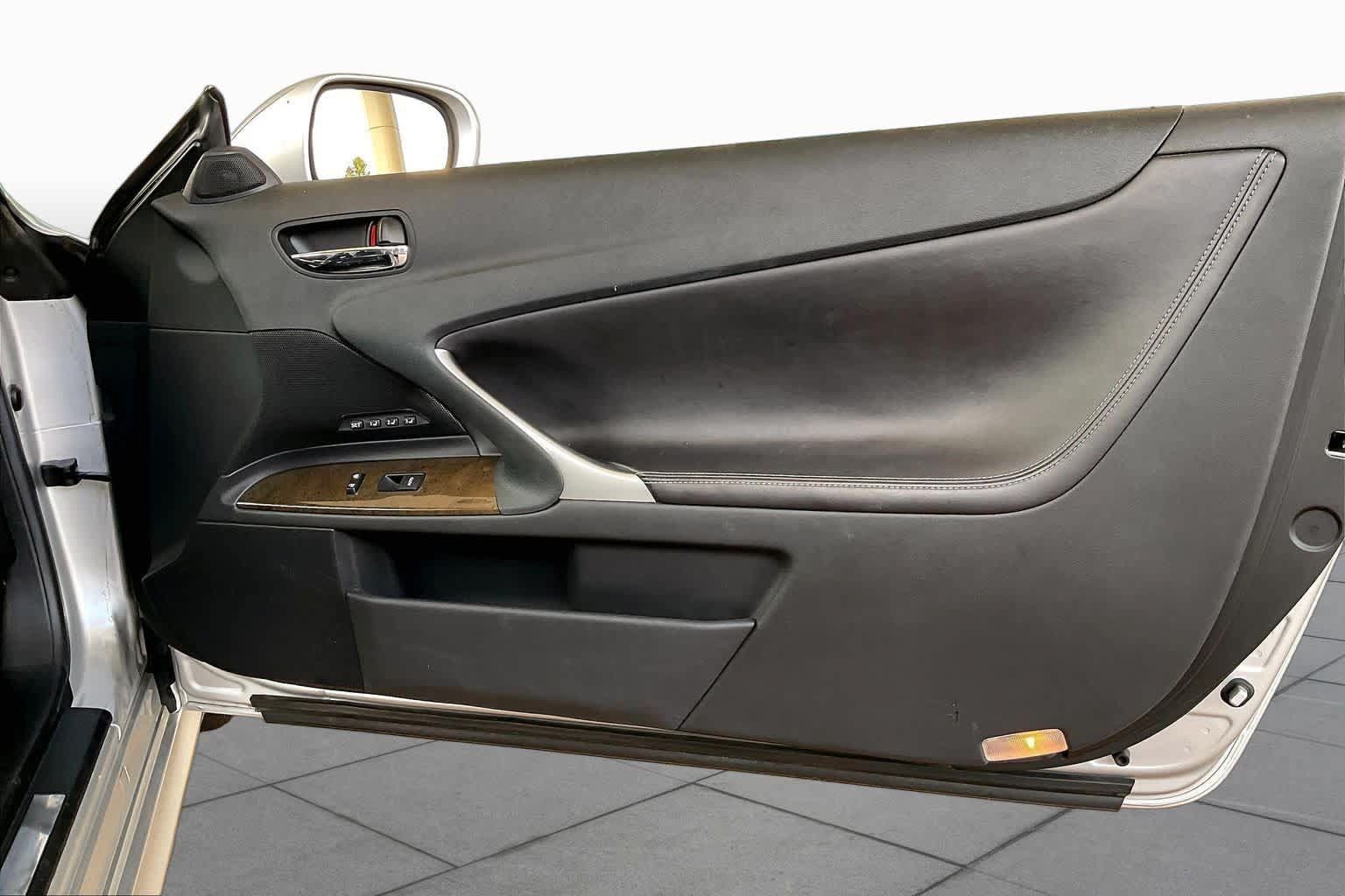 Used 2014 Lexus IS 250C w/ Luxury Package RWD image 19
