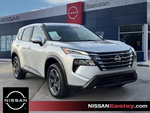 Certified 2025 Nissan Rogue SV image 1