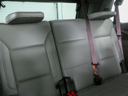 Used 2023 GMC Yukon SLT AWD/4WD image 33
