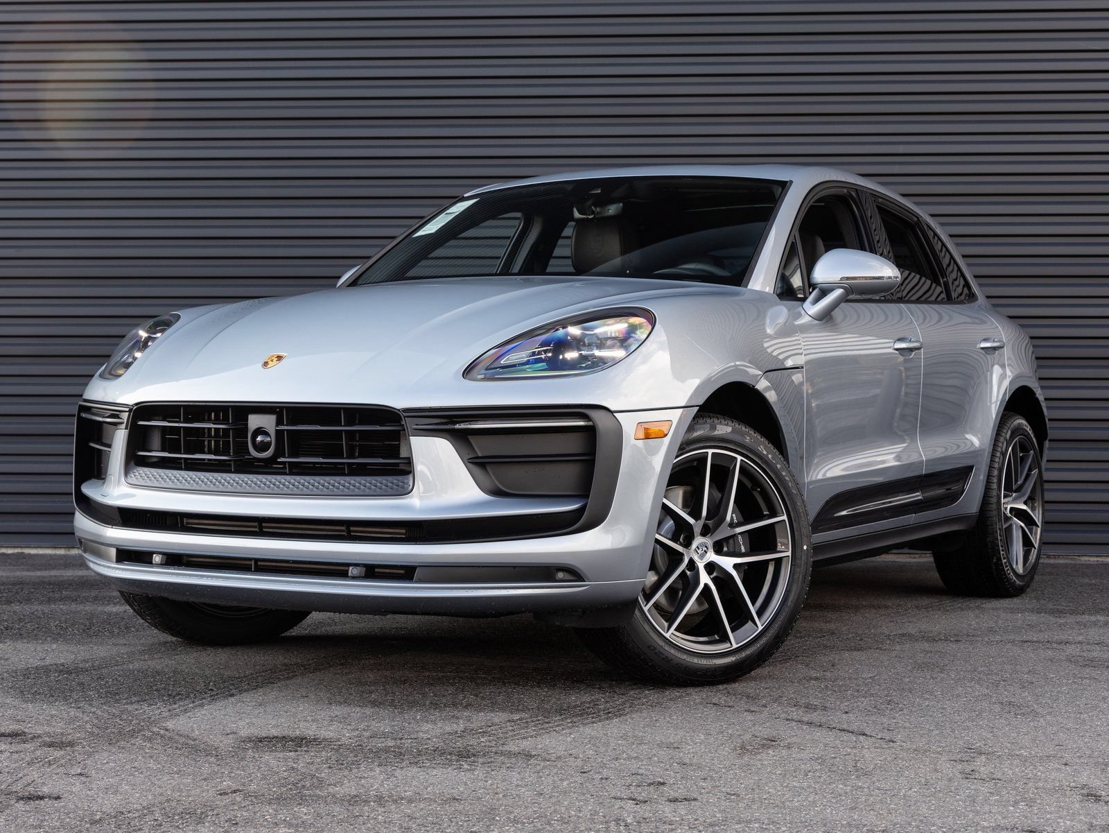 Certified 2026 Porsche Macan AWD/4WD image 1