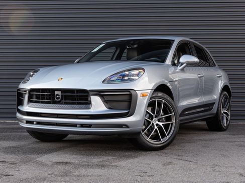 Certified 2026 Porsche Macan AWD/4WD image 1