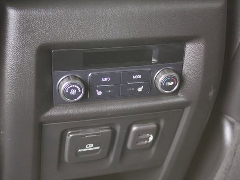 Used 2020 Chevrolet Traverse Premier image 29