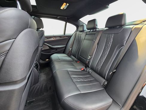 Used 2021 BMW M550i xDrive w/ Executive Package AWD/4WD image 17