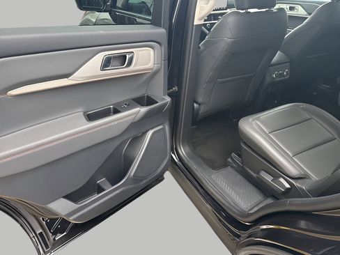 Certified 2025 Ford Explorer Active w/ Active Comfort Package image 33