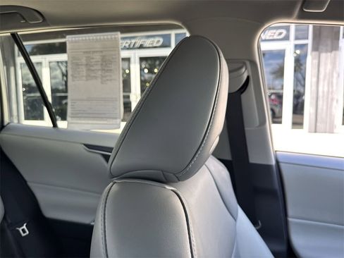 Used 2021 Toyota RAV4 XLE Premium image 21