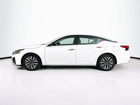 Used 2025 Nissan Altima 2.5 SV image 4