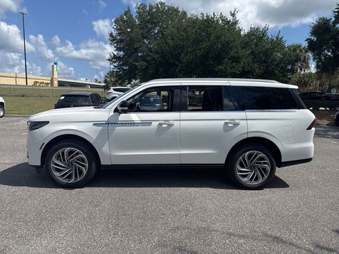 Used 2026 Lincoln Navigator Reserve AWD/4WD image 2