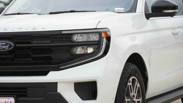 Used 2025 Ford Expedition Active AWD/4WD image 4