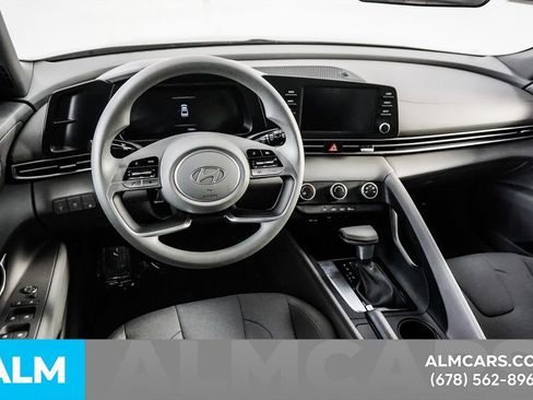 Used 2025 Hyundai Elantra SE image 23