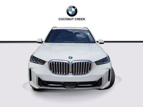 Certified 2024 BMW X5 xDrive40i w/ Premium Package AWD/4WD image 2