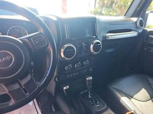 Used 2018 Jeep Wrangler Unlimited Sahara w/ Connectivity Group AWD/4WD image 9