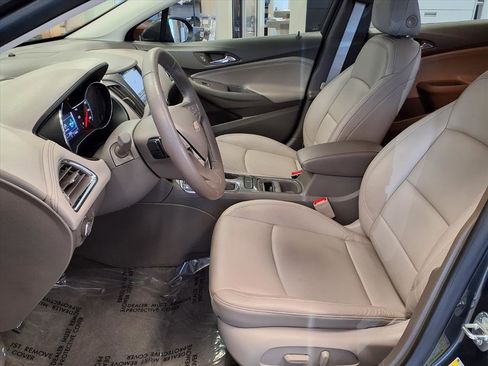 Used 2018 Chevrolet Cruze Premier image 20