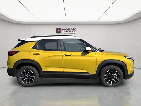 New 2025 Chevrolet TrailBlazer ACTIV w/ Convenience Package AWD/4WD image 2