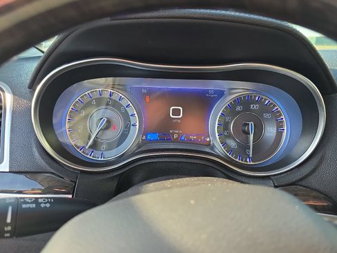 Used 2019 Chrysler 300 Limited RWD image 27