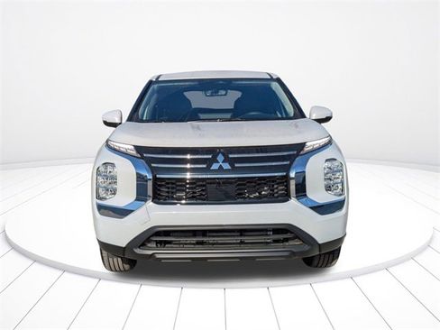 New 2025 Mitsubishi Outlander ES image 9