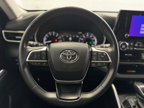 Used 2024 Toyota Highlander XLE AWD/4WD image 22