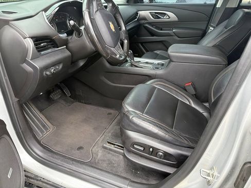 Used 2019 Chevrolet Traverse RS FWD image 5