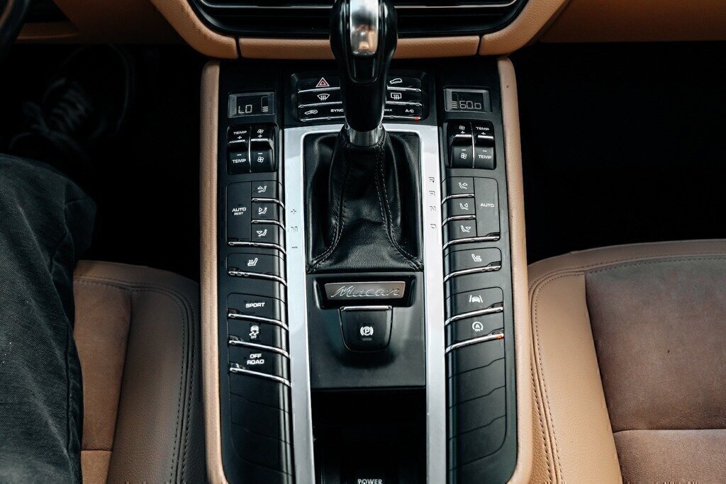 Used 2020 Porsche Macan AWD/4WD image 34