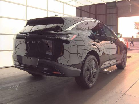 Used 2025 Nissan Murano SV AWD/4WD image 2
