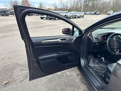 Used 2018 Ford Fusion SE image 22