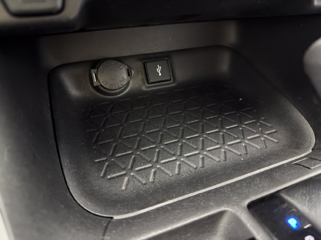 Used 2022 Toyota RAV4 XLE w/ Convenience Package FWD image 19