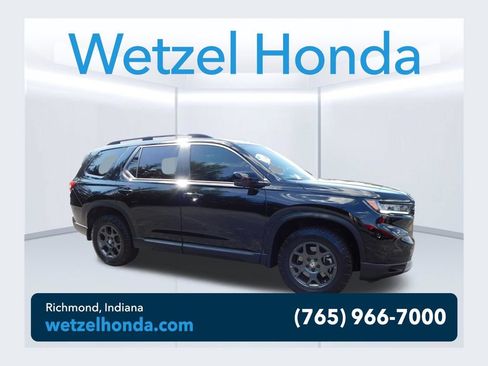 Used 2025 Honda Pilot TrailSport image 1