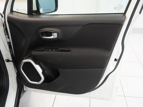 Used 2020 Jeep Renegade Latitude w/ Cold Weather Group AWD/4WD image 25