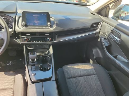 Certified 2025 Nissan Rogue SV FWD image 24