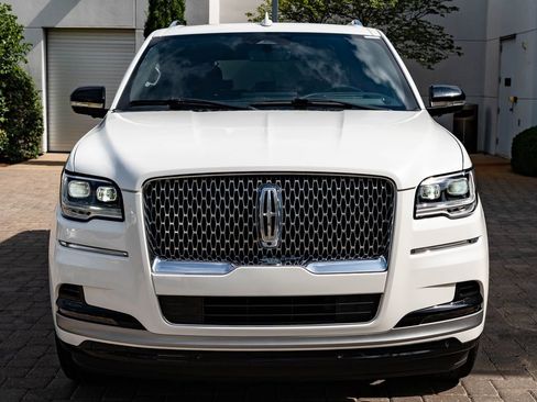 Used 2023 Lincoln Navigator L Reserve AWD/4WD image 2