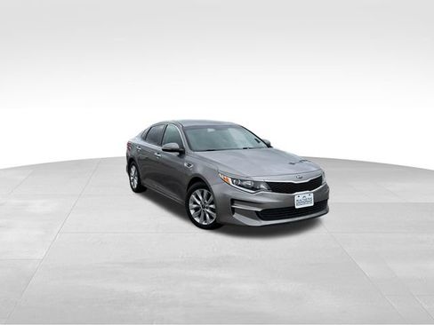 Used 2018 Kia Optima LX w/ 17" Alloy Wheels Package FWD image 8