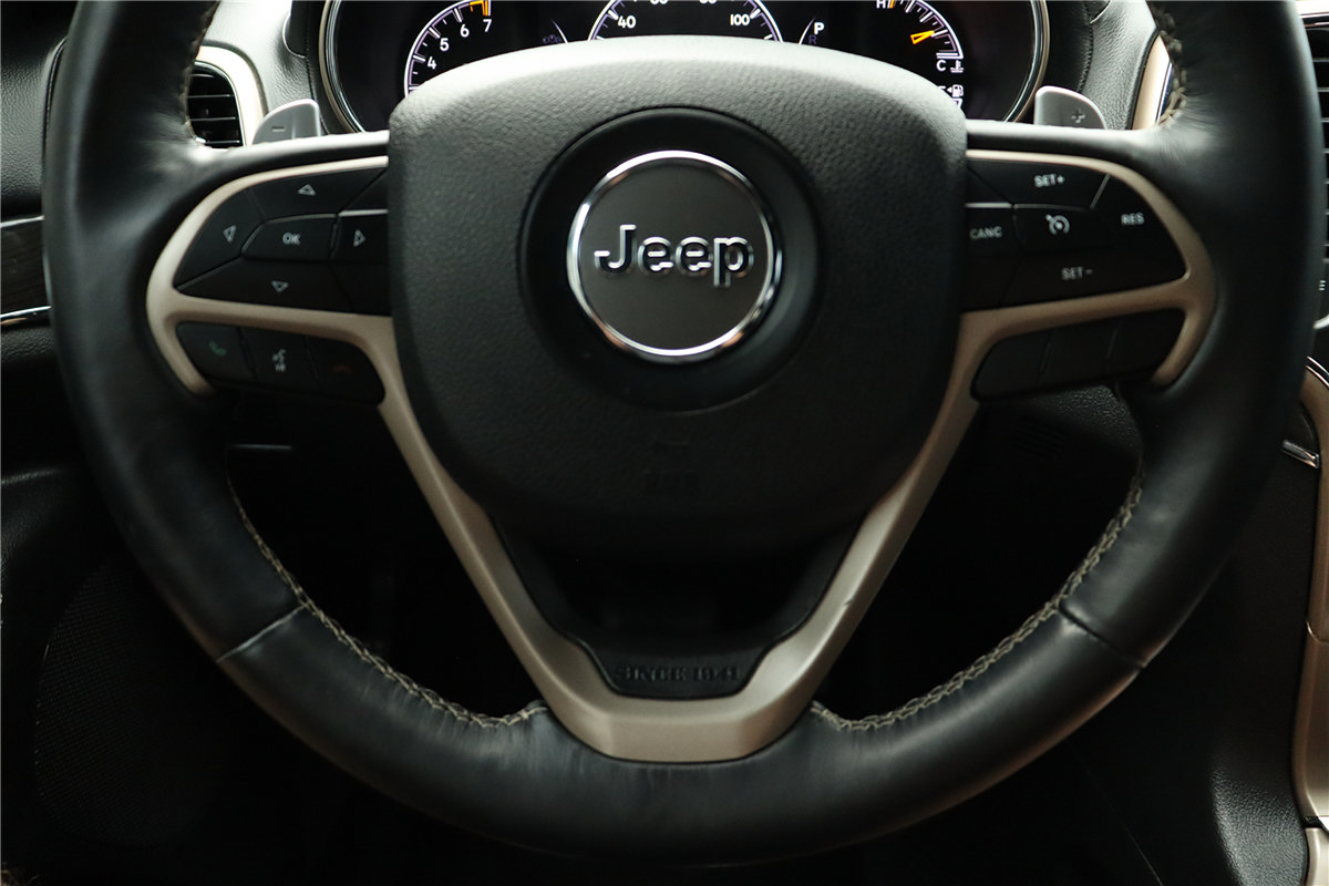 Used 2017 Jeep Grand Cherokee Overland RWD image 41