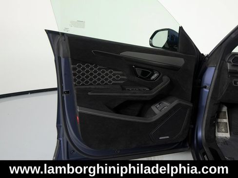 Used 2023 Lamborghini Urus Performante AWD/4WD image 12