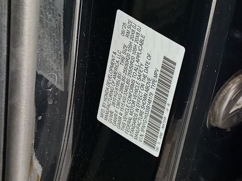 Used 2025 Honda Pilot Sport image 12