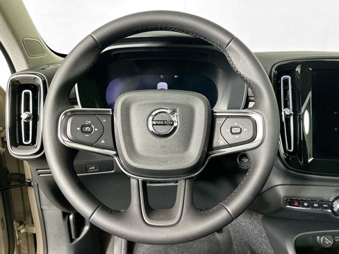 Used 2025 Volvo XC40 B5 Plus w/ Climate Package image 11