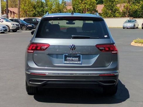 Used 2022 Volkswagen Tiguan SE w/ Panoramic Sunroof Package FWD image 6