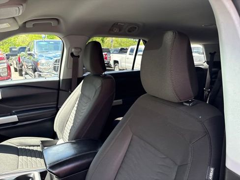 Used 2021 Ford Explorer XLT AWD/4WD image 10