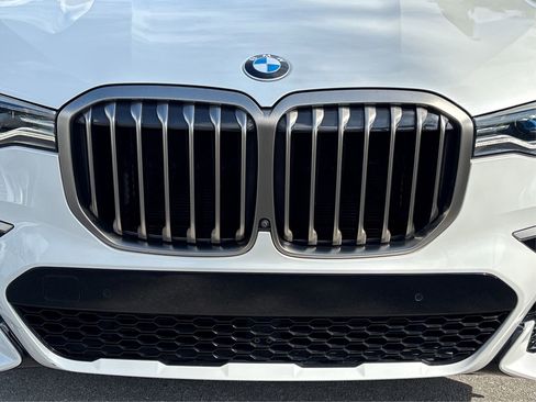 Used 2022 BMW X7 M50i w/ Dynamic Handling Package image 12