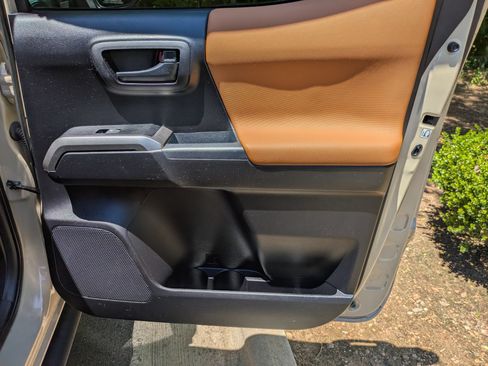 Used 2019 Toyota Tacoma SR5 RWD image 29