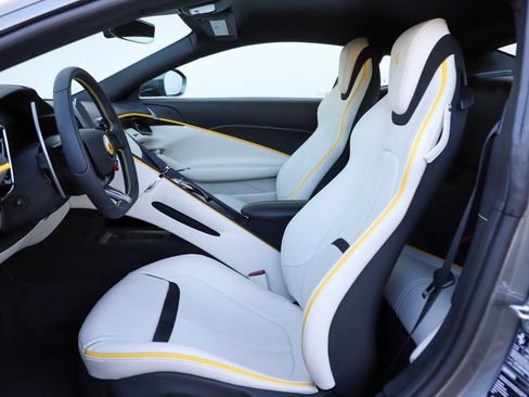 Certified 2024 Ferrari Roma image 33